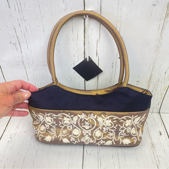 Claire V.‎ Handbag - Picture 3 of 16